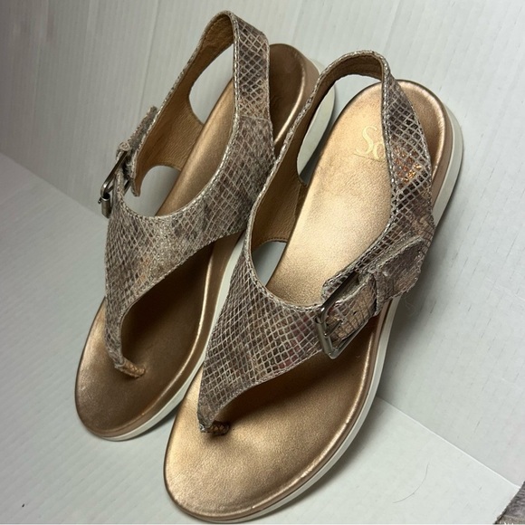 SOFFT Womens 9M Gold Scales Cushion Thong Sandals Spring Break Vacation Sturdy - Picture 13 of 15